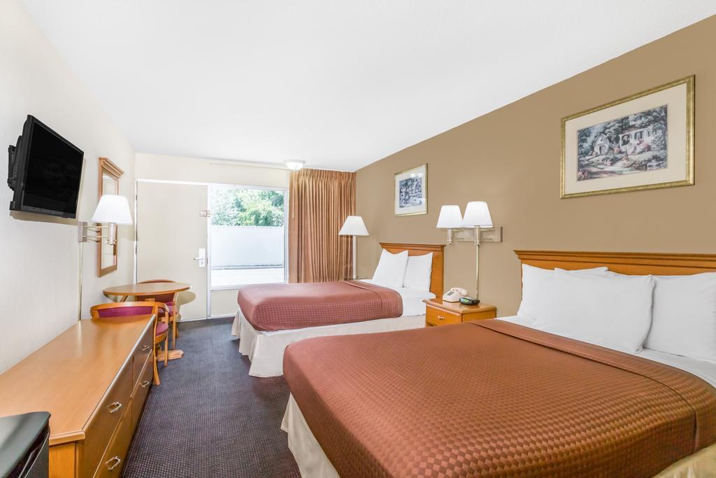 Days Inn By Wyndham Крисченсберг Номер фото